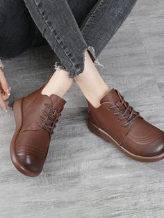 Upper Material: Cowhide/Calf Sole Material: Rubber Heels: Flat Toe: Round Toe Closure Type: Slip-On Gender: Female Lining Material: Pigskin Heel Height: 2cm Season: Spring/Fall Weight: 1.050 kilogram #shoes #boots #leather #booties Low-top Brown Boots For Spring, Brown Low-top Boots For Spring, Genuine Leather Sandals, Martin Boots, Pig Skin, Leather Flats, Rubber Heels, High Quality Leather, Cowhide Leather