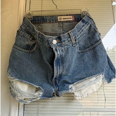 Never Worn. No Tags Though Levi’s Jean Shorts, 550 Levis Jeans, Cheap High-waist Levi's Jean Shorts, Levi's High-waisted Cotton Shorts, Levi's Mid-rise Shorts With Button Closure, Levi Jean Shorts, Levi's Short Bottoms With Built-in Shorts, Size 28 Jeans, Levi’s Jeans