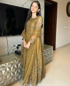 Aina Asif Dresses, Ethnic Clothes, Circle Mehndi, Pakistan Dress, Shirts Trendy, Pakistani Formal Dresses, Actress Hairstyles