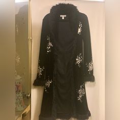 Vintage Long Sleeve By Black And White, Velvet Faux Fur White Embroidered Trimmed Duster Coat Hook And Eye Closure Long Sleeve Lined Extremely Very Classic And Beautiful Only Worn Once Perfectly In Very Good Condition Size Small Winter Embellished Long Sleeve Outerwear, Holiday Embellished Long Sleeve Outerwear, Embroidered Winter Evening Outerwear, Embroidered Winter Outerwear For Party, Black Embellished Winter Outerwear, Vintage Floral Embroidery, Velvet Duster, Black And White Vintage, Vintage Long Sleeve