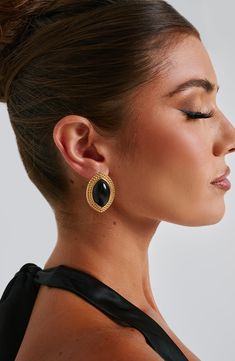 Elevate any outfit with the Azra earrings, the ultimate IT girl accessory. Made from metal and resin, these ellipse shaped earrings have a stud fastening with butterfly backing. The smooth stone centre is complemented by a textured gold frame. 



Colour: Black/Gold.

Metal and resin.

Stud fastening.

Butterfly backing.

Smooth stone centre.

Textured gold frame.

Ellipse shape.

 Size: ONE SIZE Ellipse Shape, Maxi Dress Sale, Jumpsuit Shorts Rompers, It Girl, Formal Party, Gold Texture, Girls Accessories, Gold Frame, Sale Items