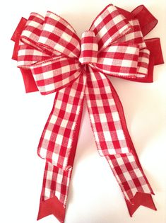 Christmas Tree Topper - Red and White Christmas Decorative Bow - Handmade and Design with Wired Ribbon , Beautiful Gingham Red and White Pattern - Print and has also a Mix Red Ribbon. Tied with wire for easy attachment. Great Christmas Bow for a Christmas Tree , Garland , Wreath , Staircase , Fireplace, Gift Basket , Lamp Post , Gift Wrap, Door Hanger...For sure you will find a perfect spot for this lovely Christmas Bow. The Measurement for this Christmas Bow is : 14 inches wide 15 inches long t White Tree Topper, Red And White Tree, Christmas Tree Topper Red, Burgundy Decor, Homemade Bows, Christmas Tree Bows, Plaid Decor, Bow Christmas, White Christmas Decor