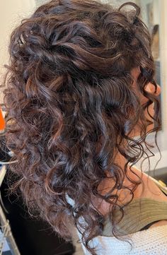 Letting the curls take center stage for this special occasion. It's all about that natural beauty🌀✨ 
.
.
.
.
.
#CurlyCelebration #nolahair #bridalhair #nolabride #nolabridesmaid #specialoccasionstyle #curlyhair #curlystyle #halfupdostyle #gretnasalon #nolahairsalon #bride #promhair #mardigrasballhair #salonsanity
📷 @hairbykerryburrows Ball Hairstyles, Updo Styles, Center Stage, Mardi Gras