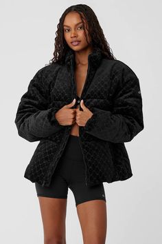 Debossed Corduroy Stage Puffer - Black | Alo Yoga Outfits Extra, Womens Black Coat, Long Coat Jacket, Longline Coat, Oversize Knit, Oversized Coat, Knitted Coat, Back Women, Sweaters Knitwear