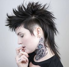 Undercut Hairstyle, Undercut Hairstyles Women, Mullet Haircut, Long To Short Hair, Mullet Hairstyle Women, Mohawk Hairstyles, Curly Hair Women