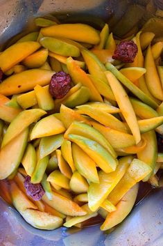 there are many pieces of fruit in the bowl