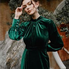 This Is A Gorgeous Velvet Dress By Labera. It Is A Striking Emerald Green Color With A Cinched Waist And Detail Pearls On The Cuffs. It Has A High-Low, Asymmetrical Cut Design. It Is In Excellent Used Condition. Perfect For The Holidays Or A Wedding. Measures 17” Pit To Pit Bridesmaid Dress Velvet, Velvet Long Dress, Velvet Long Sleeve Dress, Emerald Green Velvet Dress, Velvet Bridesmaid Dress, Long Sleeve Dress Winter, Puff Sleeves Top, Velvet Bridesmaid, Emerald Green Velvet