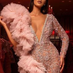 Pink Dress With Feathers, Elegant Pink Dress, Dress With Feathers, Fashion Trend Forecast, Nye Outfits, Maxi Dress Prom, Lace Dress Long, Pink Maxi Dress