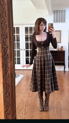 70s Eccentric Fashion, Steampunk Outfits Casual, Noble Aesthetic Outfit, Buffy Outfit Inspiration, Fashion Styles Types Charts, Dresses In Winter How To Wear, Dressy Casual Winter Outfits, Daisy Randone Outfit, Ross Outfits Ideas