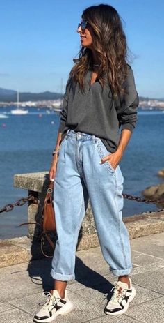 Jeans And Sneakers Outfit, Casual Weekend Outfit, Outfit Primavera, Outfit Jeans, Mode Casual, Weekend Outfit, Looks Chic