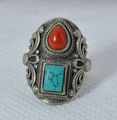 Bague Vintage en Argent Berbère avec Pierre Rouge et Turquoise - Bijoux Ethniques Africains Artisanaux,Silver Ring Moroccan Taille 7 US This exquisite vintage ring is crafted from silver and features vibrant red and turquoise stones. The unique design reflects African Berber ethnic artistry, with intricate detailing that adds depth and elegance to the piece. The pear-shaped red stone and square turquoise stone create a striking contrast, making this ring a true statement piece. The silver band i Bohemian Turquoise Ring For Festival, Turquoise Bohemian Ring For Festival, Traditional Adjustable Turquoise Ring, Traditional Adjustable Turquoise Ring As Gift, Bohemian Rings With Intricate Design, Traditional Adjustable Turquoise Ring For Gift, Adjustable Traditional Turquoise Ring As Gift, Handmade Bohemian Silver Turquoise Ring, Traditional Silver Turquoise Ring