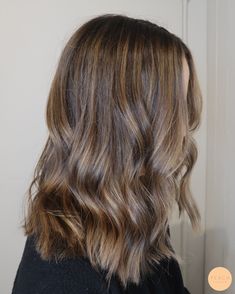 Bronde hårfärg med slingor Balayage Straight Hair, Brown Hair Inspo, Bronde Hair, Brown Hair Dye, Brunette Hair With Highlights, Fall Hair Cuts, Gorgeous Hair Color, Short Hair Balayage