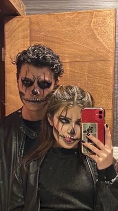 Male Costumes For Women, Halloween Couple Custome, Costumes For Halloween Couples, Halloween Makeup Couples Ideas, Halloween Costumes Aesthetic Couple, Cute Halloween Ideas For Couples, Hot Halloween Couples Costumes, Cool Scary Halloween Costumes, Couples Halloween Face Paint Ideas