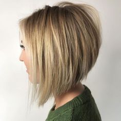 Wispy Stacked Bob For Straight Hair Bob Lung, Low Maintenance Short Haircut, A Line Haircut, Line Bob Haircut, Stacked Haircuts, Balayage Bob, Stacked Bob Hairstyles, Bronde Balayage, Stacked Bob Haircut