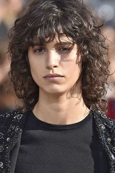 Tendenze capelli 2016: corti o lunghi? Purchè siano ricci! Curly Shag Haircut, Old Hollywood Hair, Shot Hair, Hollywood Hair, Curly Hair Photos, Hair Catalog, Shag Hairstyles, Shot Hair Styles