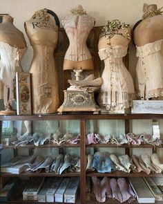 Elizabeth Swann, Fashion School, Natural Selection, Design Room, Sofia Coppola, Princess Aesthetic, Random Pictures, School Motivation, Marie Antoinette