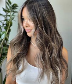 Blonde Balayage On Dark Hair, Dimensional Blonde Balayage, Asian Hair Highlights, Balayage On Dark Hair, Balayage Asian Hair, Blonde Asian Hair, Balayage Blond, Brown Hair Looks