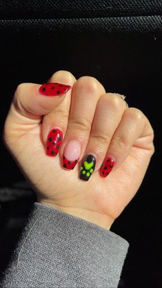 Ladybug Nails Miraculous, Miraculous Inspired Nails, Miraculous Nails Cat Noir, Miraculous Nail Art, Miraculous Ladybug Nail Designs, Mlb Nails, Cat Noir Nails