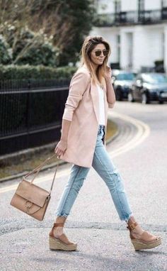 Trendy Blazer Outfits, Wedge Outfit, Espadrilles Outfit, Neutral Color Outfits, Chloe Wedges, Wedges Outfit, Trendy Blazers, Nude Outfits, Jeans And Wedges