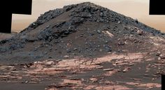 an image of some rocks and dirt in the desert