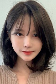 Korean Short Haircut, Dunner Wordend Haar, Korean Haircut, Natural Hair Styles Easy, Curly Bob Hairstyles, Girl Short Hair, Short Hair With Bangs