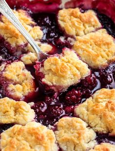 the recipe for perfect summer blackberry cobbler is shown