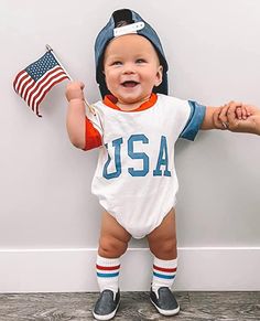 DESIGN: Baby 4th of july bubbles romper. baby usa romper, fourth of july shorts sleeve t shirt romper top, oversized onesie, american flag baby clothes, 4th of july onesie create more Independence Day vibes #affiliate Newborn Fourth Of July Pictures, Baby Boy 4th Of July Outfit, Oversized Onesie, Baby Outfit Boy, Oversized Romper, T Shirts Oversized, Baby Contest, Patriotic Baby, Shirt Romper