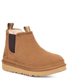 Boys Ugg Boots Outfit, Boy Uggs, Ugg Kids, Boys Casual Shoes, Kids Uggs, Christmas Outfits, Girls Shoes Kids, Children Shoes, Classic Boots