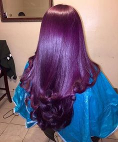 this color is so pretty Pinterest|| @queenlynnn Pelo Color Borgoña, Hair Color Plum, Magenta Hair, Plum Hair, Wine Hair, Violet Hair, Dyed Hair Inspiration, Dyed Natural Hair, Hair Color Purple