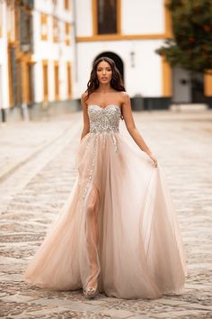 Spain Collection – A&N Luxe Label Wedding Dress Gallery, Formal Evening Wear, Tulle Evening Dress, Dress Gallery, Wedding Reception Dress, Beaded Tulle, Strapless Gown, Tulle Gown, Beaded Gown