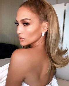 Jlo Hair, Trendy We Fryzurach, Makeup Tip, 90s Hairstyles, Slick Hairstyles, Hair Flip, Retro Hairstyles, Hair Updo