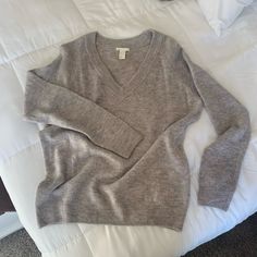 Never Worn! Soft, Oversized V-Neck Sweater In A Marled Lavender Grey Shade From H&M. I Usually Wear M-L And This Size Small Fits Well, Still Slouchy/Oversized. Cute W High Waisted Jeans. Pit To Pit: 22” Shoulder To Hem: 26” Reasonable Offers Welcome <3 Lavender Grey, High Waisted Jeans, Cute Sweaters, Purple Grey, V Neck Sweater, Grey Sweater, Colorful Sweaters, High Waist Jeans, Vneck Sweater