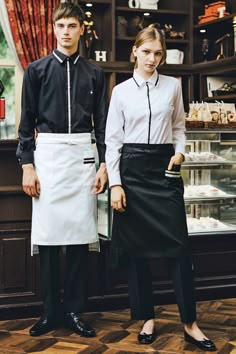 コーデsm19002_new / 飲食店ユニフォーム通販・販売専門店　フードユニ(food-uni) Fine Dining Waiter Uniform, Restaurant Worker Outfit, Fine Dining Uniform, Coffee Uniform, Fine Dining Outfit, Resort Uniform, Chef Outfit