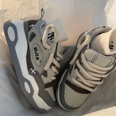 Trendy Gray Lace-up Sneakers, Trendy Gray High-top Sneakers, Gray Casual Breathable Sneakers, Casual Breathable Gray Sneakers, Casual Gray Breathable Sneakers, Casual Gray Sneakers For Sports, Casual Gray Sneakers For Streetwear, Colors That Go With Gray Clothes, Casual Gray Sneakers