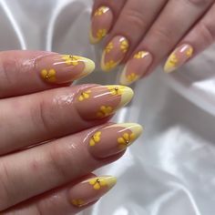 Almond Flower Nails Designs, Nail Inspo Trendy 2024 Spring Almond, Cute Nails Yellow, Trendy Nails 2024 Summer, Sunshine Nails Design, Simple Nail Designs Summer 2024, Spring Nails2023, Nails Looks, Nail Simple