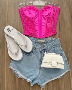 Kit Nivea, Lei, Jean Shorts, Cool Outfits, Ootd