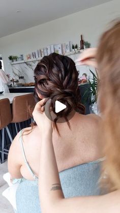 NIAMH LEE | BRIDAL STYLIST & EDUCATOR on Instagram: "Have you ever thought HELP!! When faced with this hair type?? 

(No disrespect to my gorgeous bridesmaid I would trade hair with you if I could! But as a stylist on a wedding morning it can be a little overwhelming to be faced with long one length heavy thick hair when you are on a tight timeframe)

My Tips ⬇️
Removing a large amount of the weight by braiding it is my number 1 go to.. after smoothing it all out of course.

As you can see in the vid I only curled a very small amount with a small 0.75inch curling tong as the hair was so heavy I knew the curl would drop out pretty quick.

Once I had the crown section complete I had the hard work done and used the hair to create a bun shape over my braided bun.

I hope you enjoyed this lil t Bridal Stylist, Wedding Morning, Braided Bun, Morning Wedding, Thick Hair, The Crown, Number 1, Hard Work