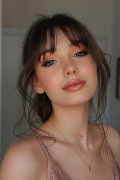 Most Beautiful Makeup Looks, Fair Skin Glam Makeup, Pink Makeup Looks Wedding, Cool Skin Tone Makeup Looks, Cute Makeup Aesthetic, Cute Aesthetic Makeup Looks, A Beautiful Girl, Makeup Poses, Bridgeton Makeup Looks