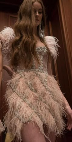 Raisa Vanessa, Dress With Feathers, Jewelry Pearl, Pearl Necklaces, Mens Accessories Fashion, Fashion Classy, Gatsby