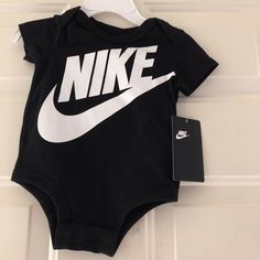 Old Nikes, Baby Boy Nike, Nike Shoes For Boys, Nike Swimsuit, Nike Dresses, Newborn Boy Clothes, Nike Baby, Baby Grow, Fancy Bags