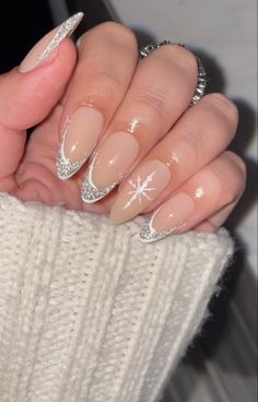 Sparkly French Tip Nails, Latest Nail Designs, Chic Nail Art, December Nails, Formal Nails, Glow Nails, Seasonal Nails, Popular Nails, Get Nails