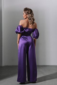 Fabric structure: 97% polyester, 3% elastane Model height: 168-170 cm Product length: 129 cm Product size: XS Sleeve length: 27 cm Prom Jumpsuit With Train, Purple Jumpsuit Outfit, Silk Satin Outfit, Jumpsuit With Train, Jumpsuit Outfit Wedding, Sorority Formal Dress, Prom Jumpsuit, Purple Satin Dress, Grad Outfits