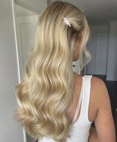 Elegant Prom Hairstyles for Long Hair Updo #promhairstyle Hairstyles For Long Hair Updo, Elegant Prom Hairstyles, Celebrities Hairstyles, Blonde Bride, Ball Hairstyles, Elegant Prom, Dance Hairstyles