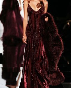 Look Gatsby, Ellie Saab, Runway Fashion Couture, Runway Outfits, Red Violet, Prom Dress Inspiration, Glam Dresses, Looks Chic, Elie Saab