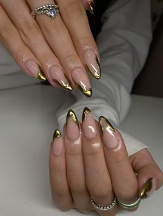 gold chrome and 3d gel nails Almond Nails Chrome French Tip, Silver Chrome Design Nails, Simple 3d Gel Nails, Metallic Drip Nails, Almond Gold Chrome Nails, Chrome Black And Gold Nails, Gold Chrome Wedding Nails, 3d Gold Nails, Abstract Chrome Nails