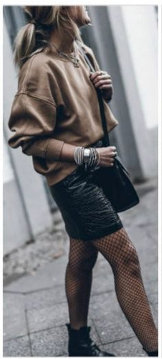 Outfits With Fishnet Tights, Tights Outfits Casual, Skirt With Fishnets, Fish Net Tights Outfit, Look Rock, Mode Boho, Fishnet Tights, Tights Outfit, Mode Inspiration