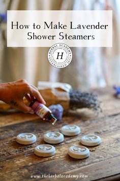 Hygge Diy Projects, Diy Eucalyptus Shower Steamers, Dried Lavender Recipes, Diy Natural Gifts, Self Care Diy Gifts, Diy Self Care Ideas, Diy Self Care Products, Self Care Crafts, Dried Lavender Uses