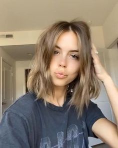 2023 Hair Trends For Women Fine Hair, Short Thinning Hairstyles, Lived In Hair, Textured Long Bob, 2023 Hair, Blonde Short, Chop Chop, Haircut Types, Celebrity Hair Stylist