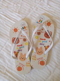 Chinelos Aesthetic, Slippers Womens Flats, Tas Lv, Fashion Shoes Sandals, Kawaii Shoes