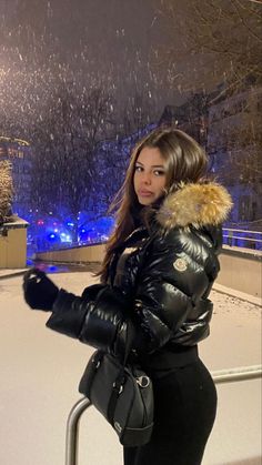 Black Puffer Jacket Outfit Women Winter, Baddie Coats, Roadman Style Girl, Chav Aesthetic Outfits, Moncler Jacket Outfit, Baddie Fits Winter, Chavvy Girl, Roadman Aesthetic, Roadman Girl